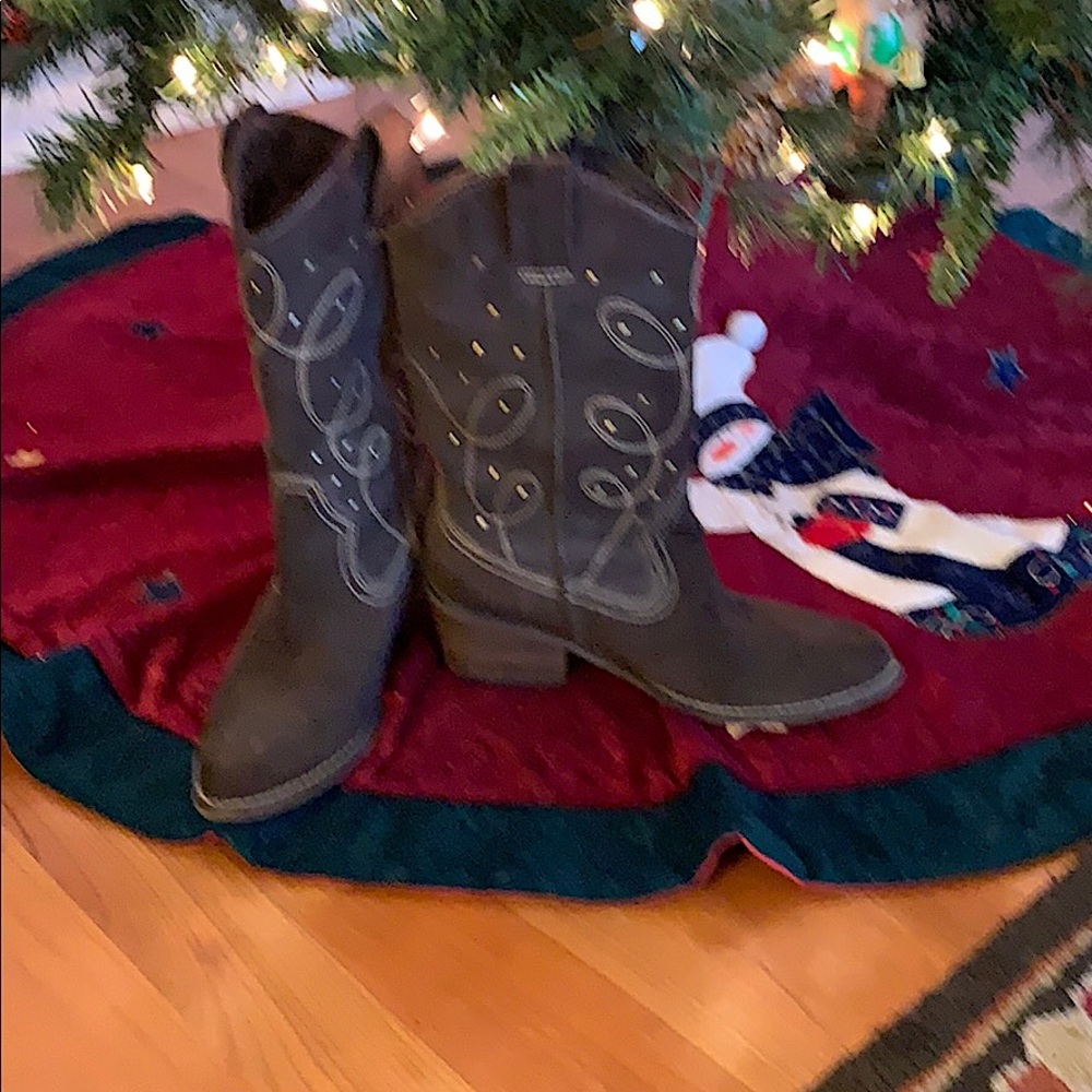 Western brown suede boots by Envy